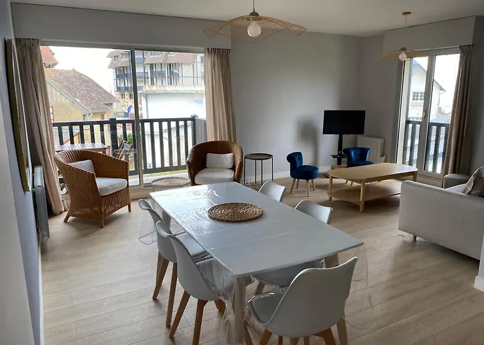 Appartement 65M2 Avec Balcon Vues Mer A 150M De La Plage Et Centre, Wifi Et Parking Prive
