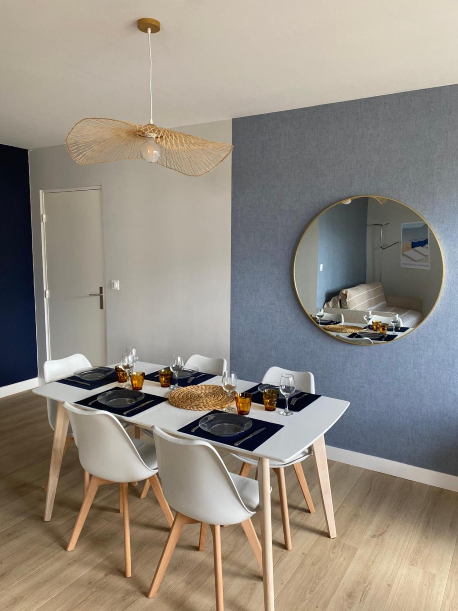 Appartement 65M2 Avec Balcon Vues Partielles Mer A 150M De La Plage Et Centre, Wifi Et Parking Prive Apartamento *