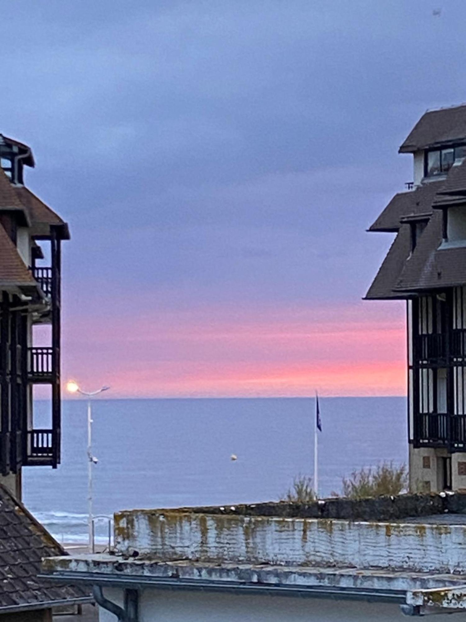 Appartement 65M2 Avec Balcon Vues Partielles Mer A 150M De La Plage Et Centre, Wifi Et Parking Prive *